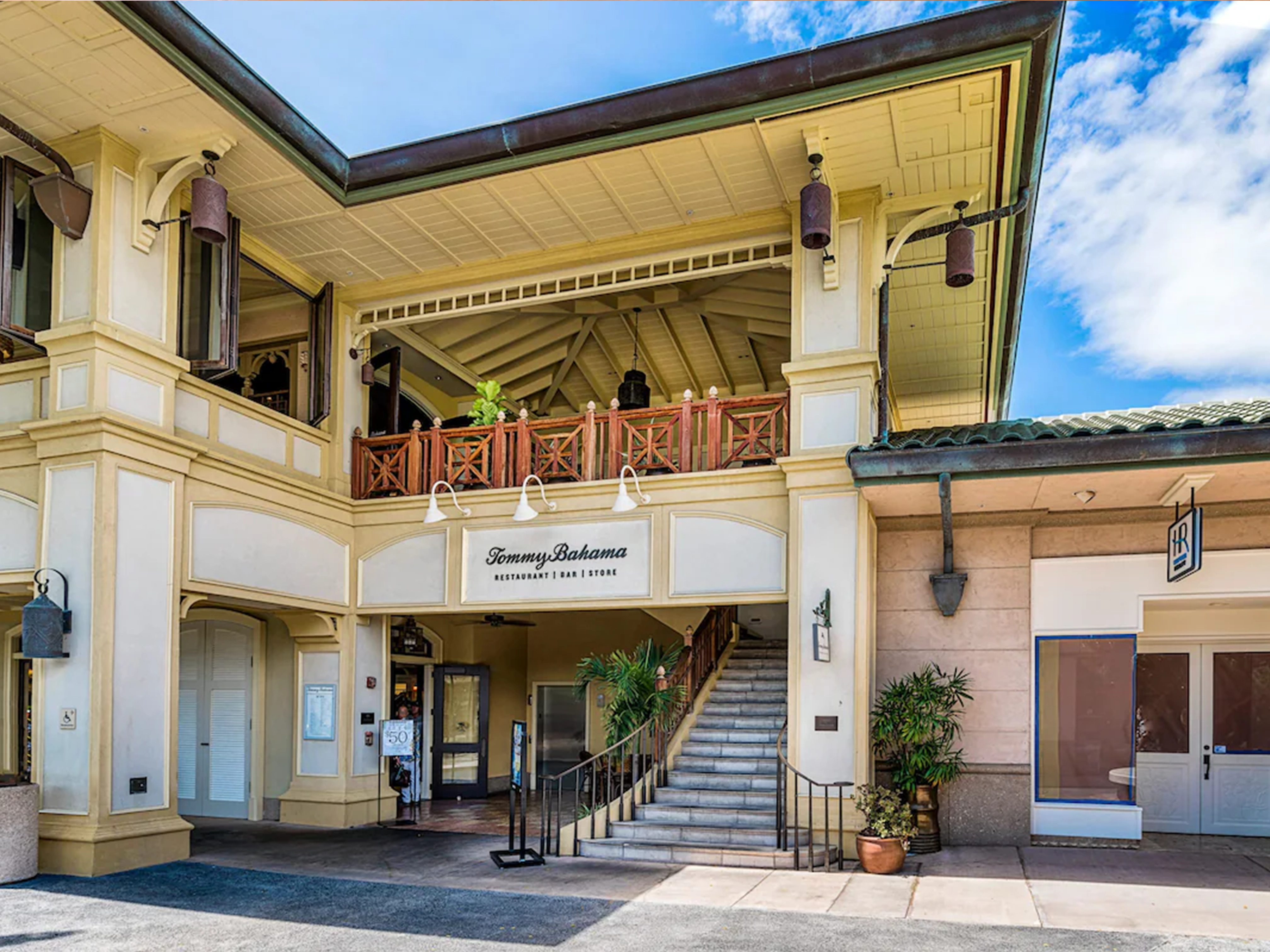 dining-Dining Tommy Bahamas