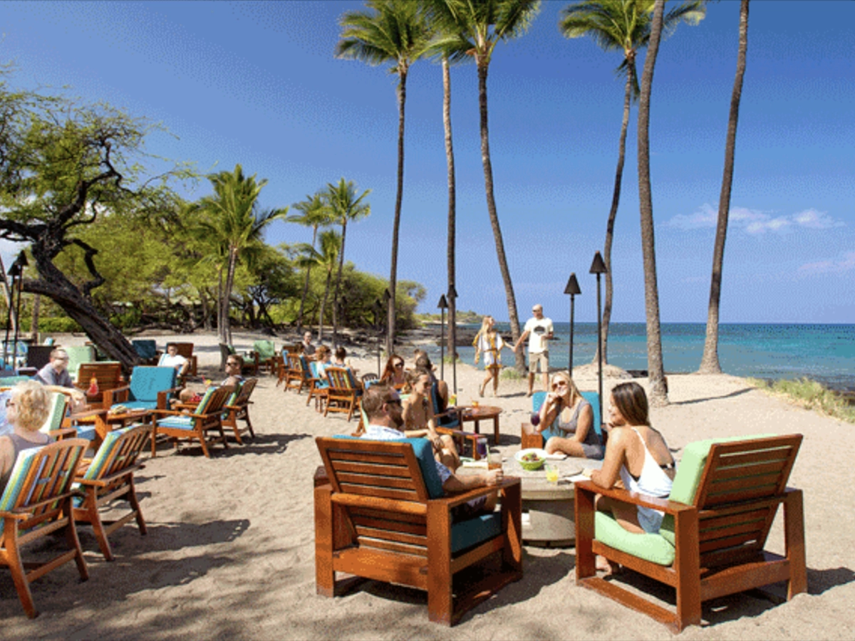 dining-Dining at LavaLava